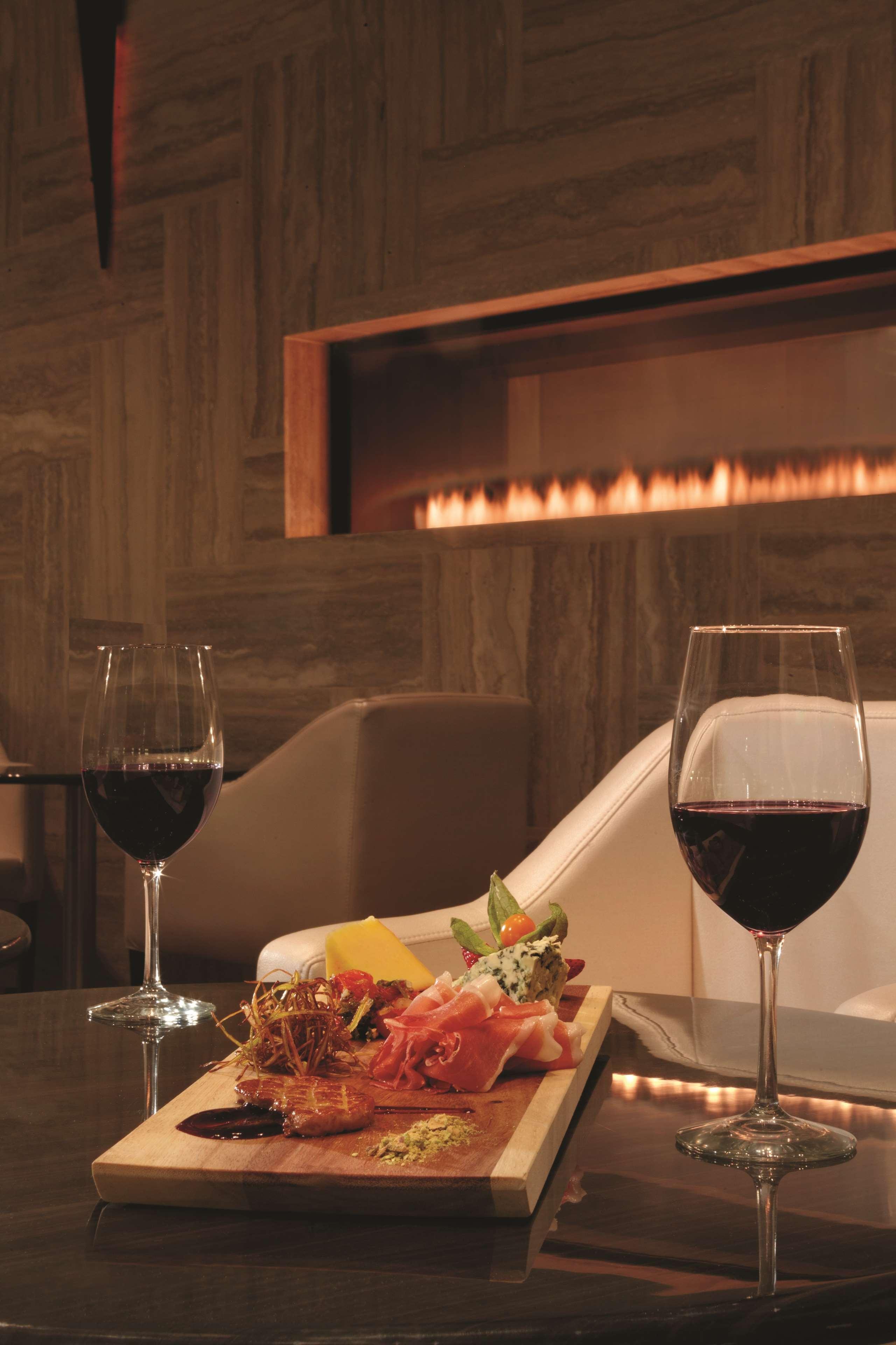 Radisson Hotel & Conference Centre Calgary Airport Екстериор снимка