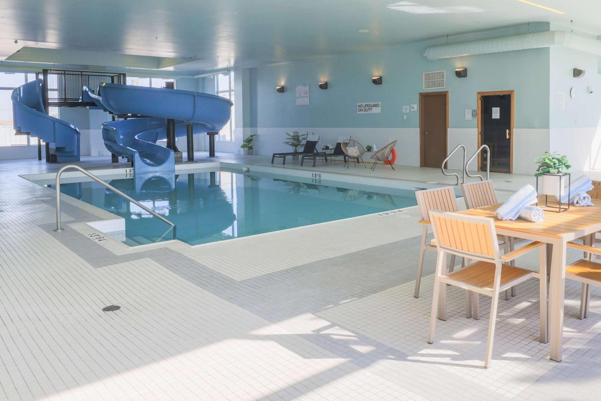 Radisson Hotel & Conference Centre Calgary Airport Екстериор снимка