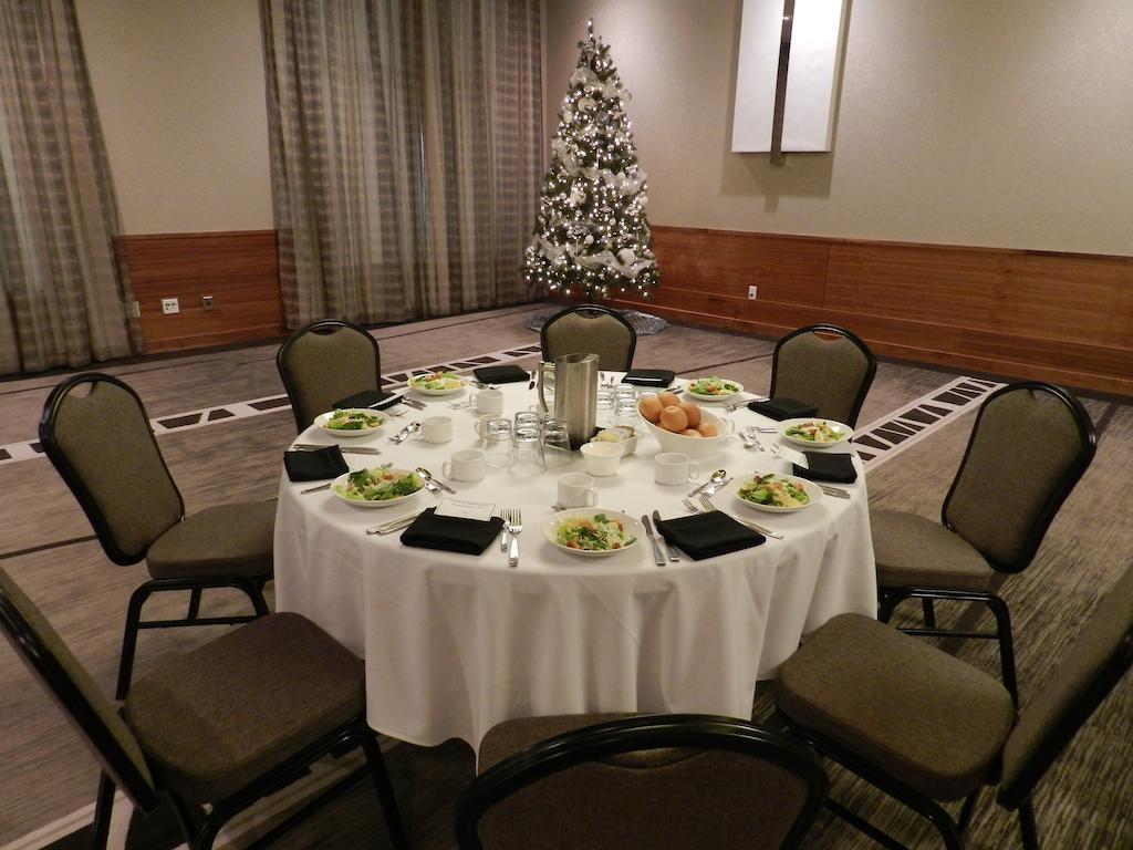 Radisson Hotel & Conference Centre Calgary Airport Екстериор снимка