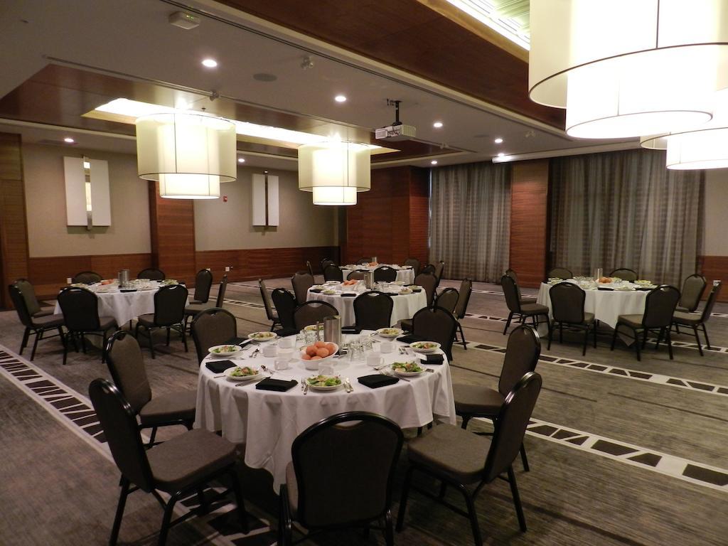 Radisson Hotel & Conference Centre Calgary Airport Екстериор снимка