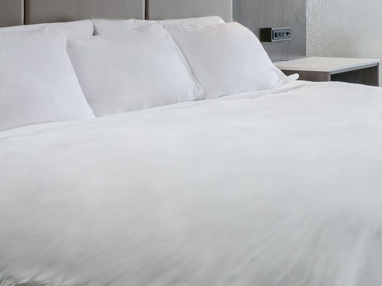 Radisson Hotel & Conference Centre Calgary Airport Екстериор снимка